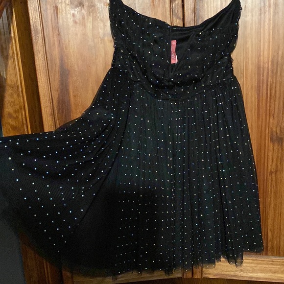 BRAND NEW, NEVER WORN! - Picture 3 of 6